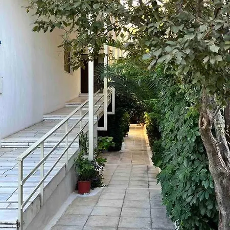 Metropolitan Prestigious 2 Bedroom Luxury Apartment *